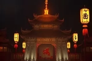 《夏日回声》电影封面，老式录音机与蝉鸣磁带