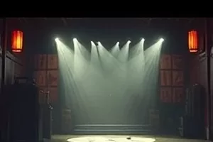 《山猫列车》动画封面，夜色中的森林小火车